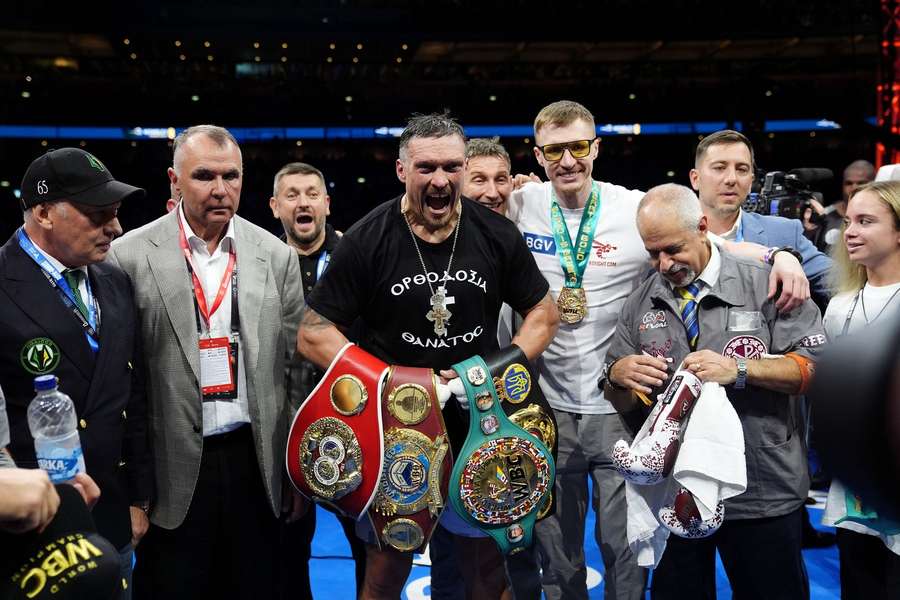 Szok! Usyk oddaje wszystkie pasy i przygotowuje się do "ostatniego tańca"