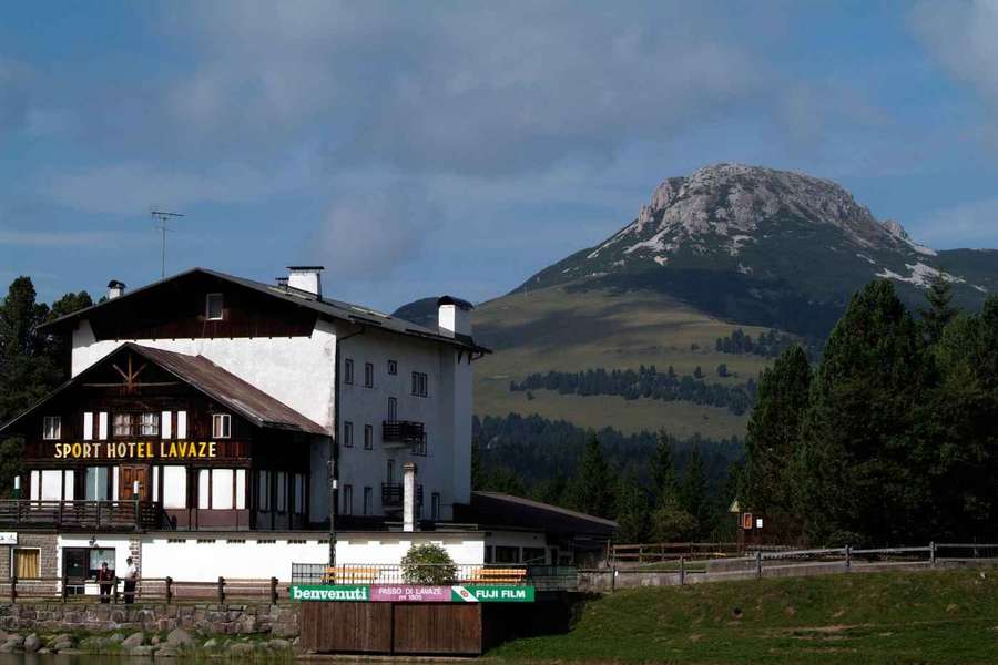 Die Gedenkbank befindet sich auf dem Lavazèjoch in Italien