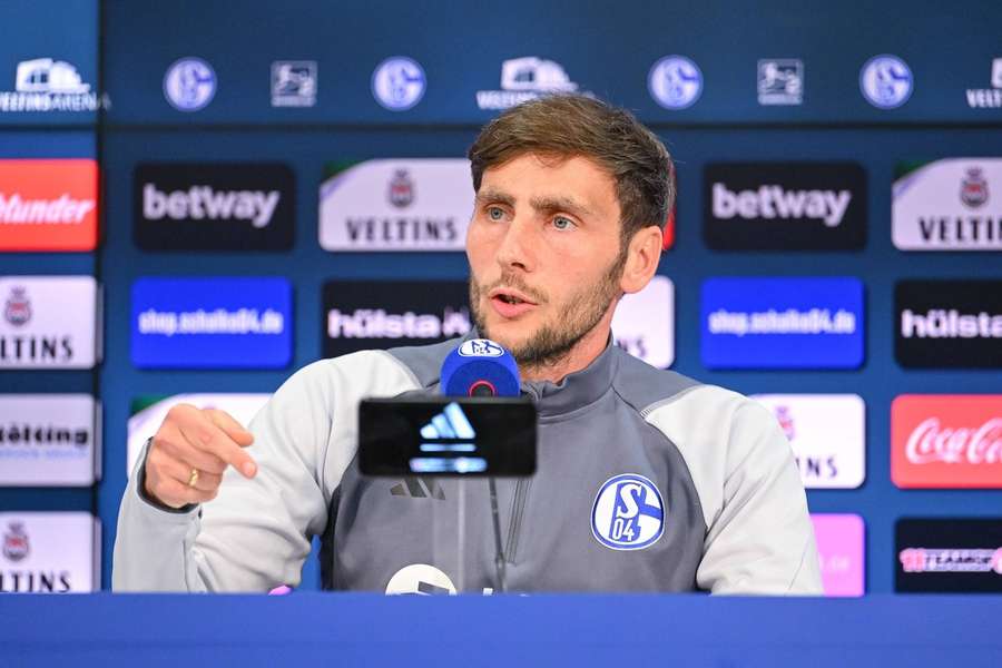 O treinador interino do Schalke, Kreutzer, quer transmitir a sua convicção