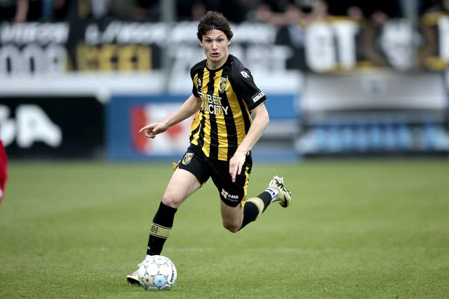 Aaronson kwam het voorbije halve seizoen op huurbasis uit voor Vitesse