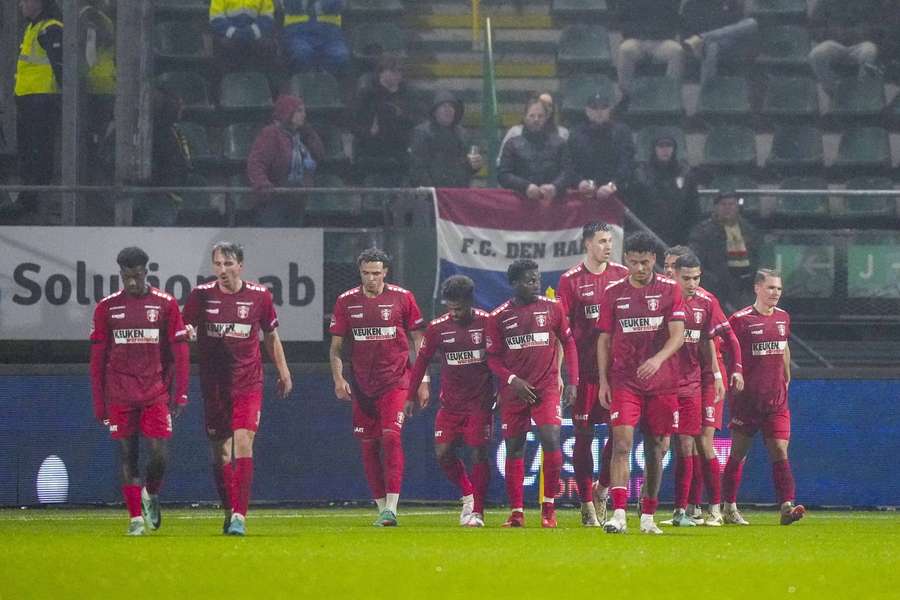 FC Dordrecht kwam bij ADO Den Haag op een 2-0 voorsprong, maar speelde uiteindelijk met 2-2 gelijk