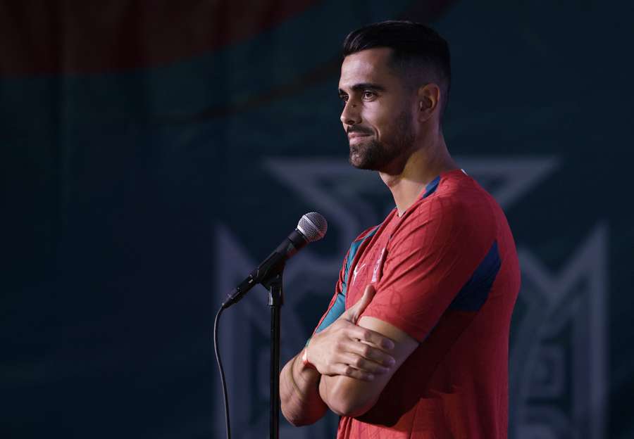 Diogo Costa em conversa com os jornalistas