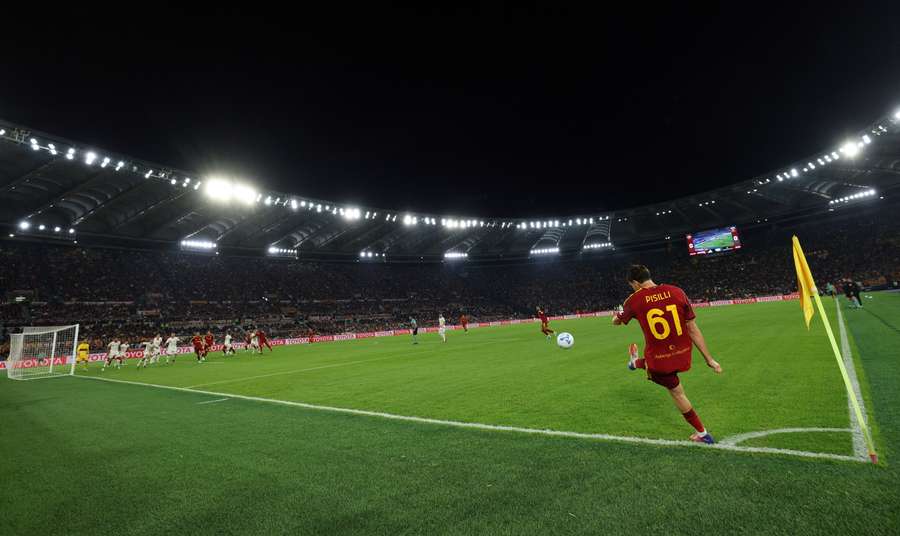 Il calcio d'angolo battuto da Pisilli Il calcio d'angolo battuto da Pisilli