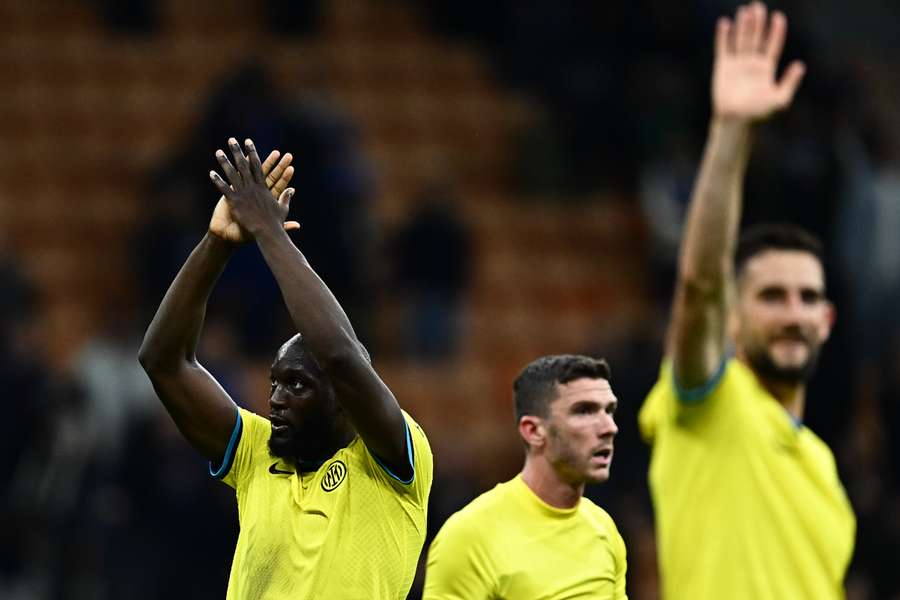 Lukaku applaude