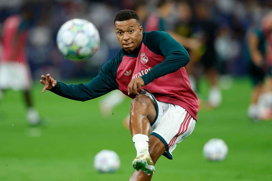 Kylian Mbappe warms up
