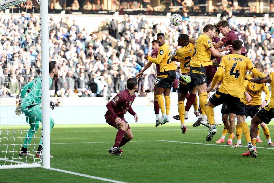 John Stones met de tweede treffer van Manchester City tegen de Wolves