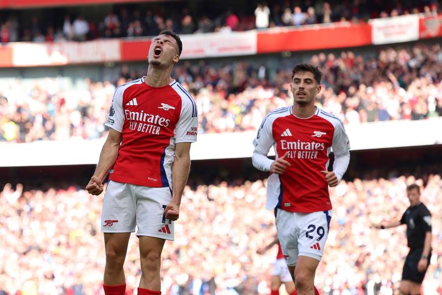 Martinelli fez gol e deu assistência em Arsenal x Leicester