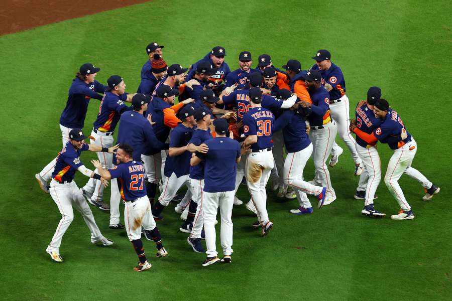 Houston Astros winnen de World Series na vierde zege op Phillies