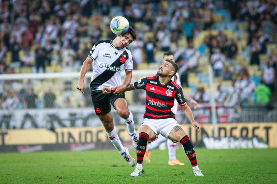Flamengo e Vasco se enfrentam neste sábado (15)