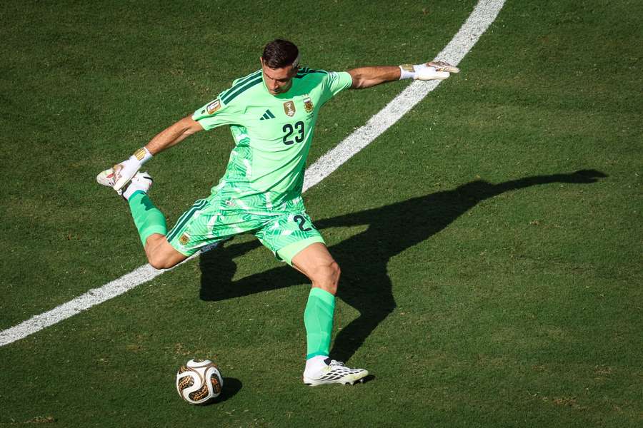 Dibu Martínez, cerca de salir del Aston Villa Dibu Martínez, cerca de salir del Aston Villa
