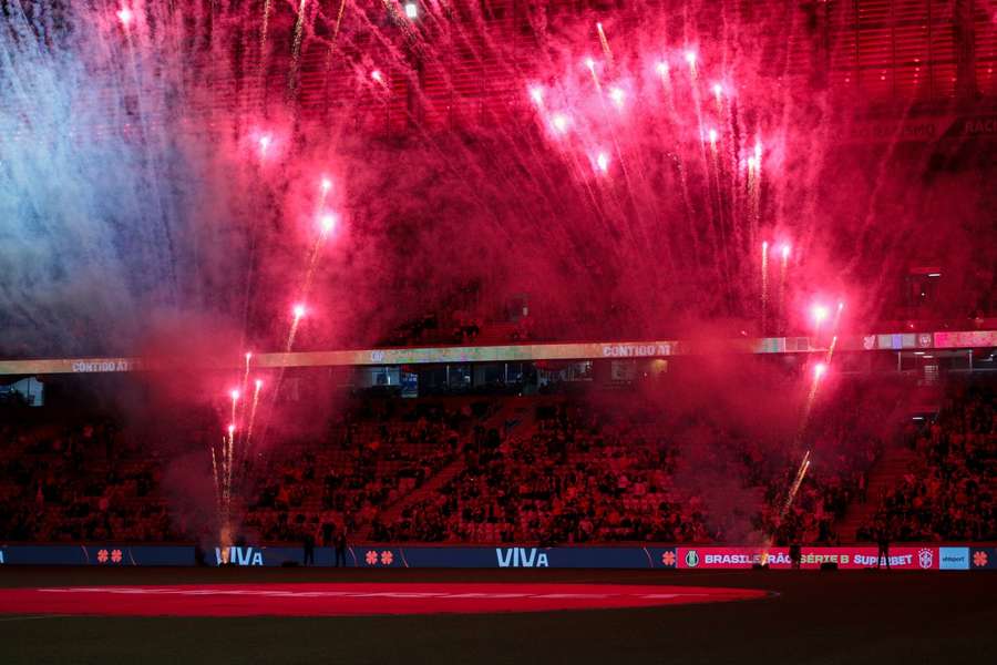 Torcida do Furacão tem esperança de voltar para a elite
