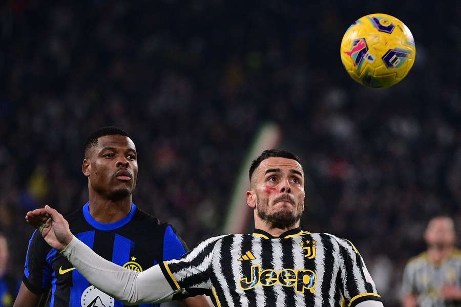 Juventus sai na frente, mas cede empate e deixa Inter na liderança