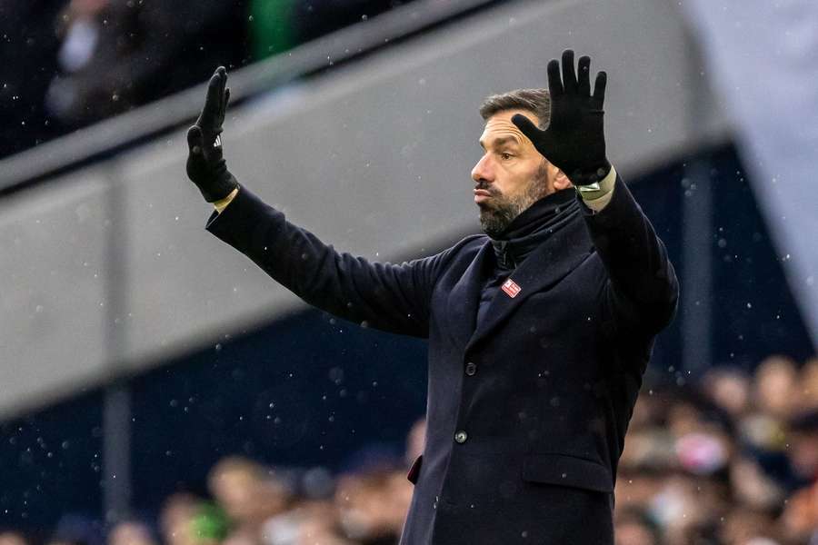 Van Nistelrooy wants extra players for his Leicester squad