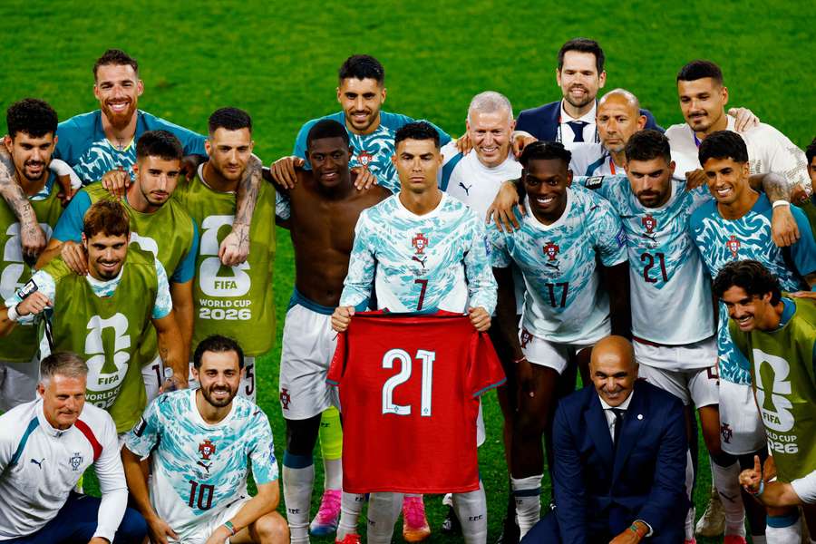Ronaldo e equipa em homenagem a Diogo Jota