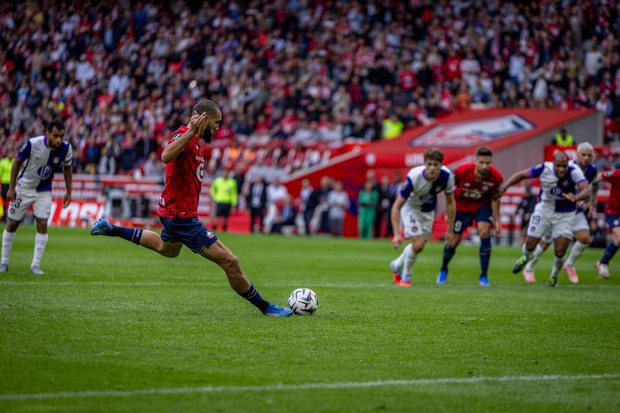 Nabil Bentaleb empatou de penálti
