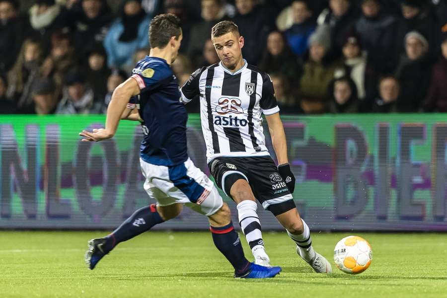 Kristoffer Peterson (R) als speler van Heracles in 2018