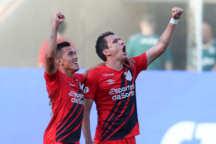 Pablo fez o primeiro gol do Athletico-PR na vitória contra o Palmeiras
