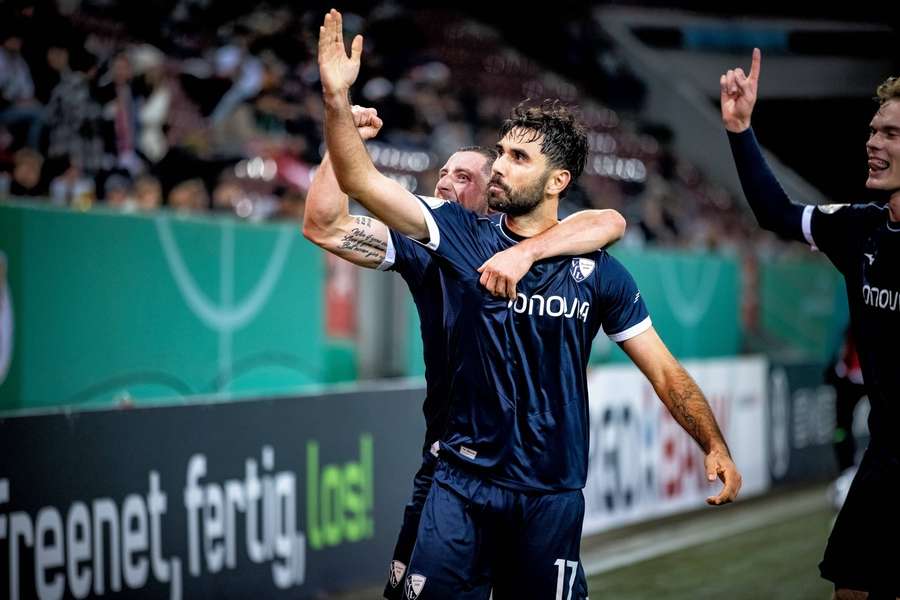 Bochum sichert Auswärts das Ticket fürs Achtelfinale.