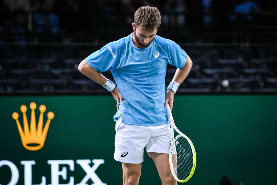 Corentin Moutet pode baixar a cabeça