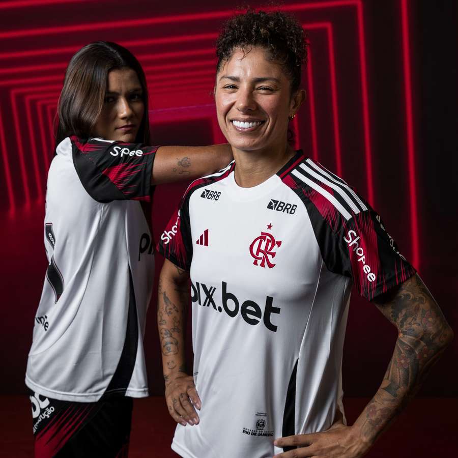 Icónicas três listas da Adidas aparecem em branco no novo equipamento do Flamengo