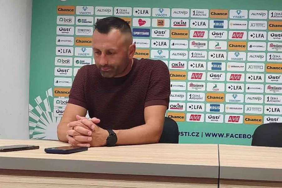 Trenér Ústí nad Labem David Oulehla. Trenér Ústí nad Labem David Oulehla.