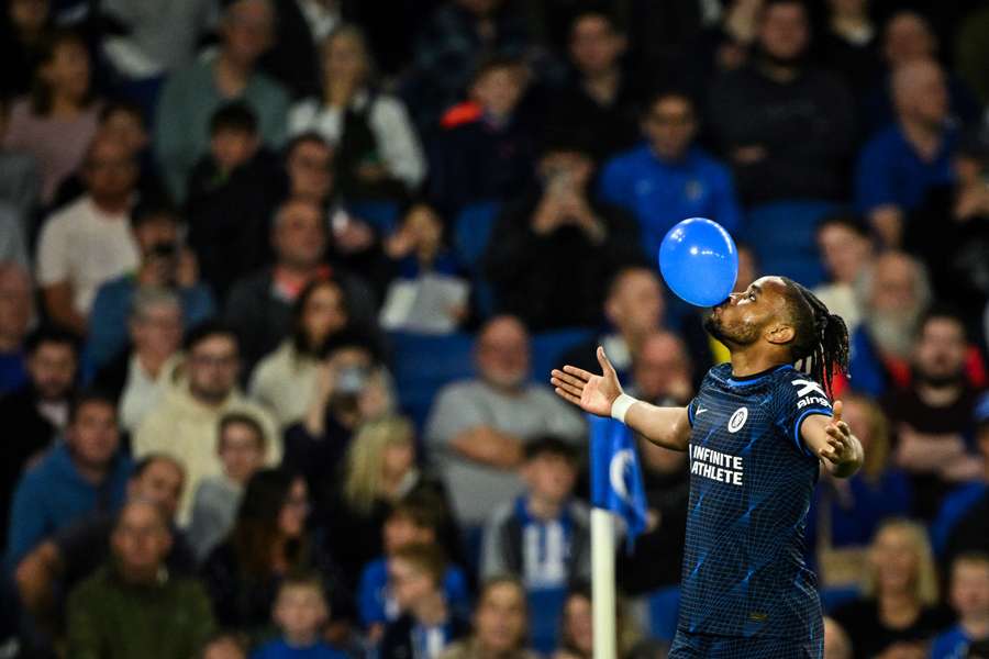  Christopher Nkunku zvyšoval proti Brightonu na 2:0.