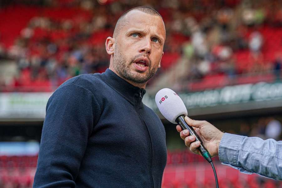 John Heitinga als toenmalig trainer van Ajax