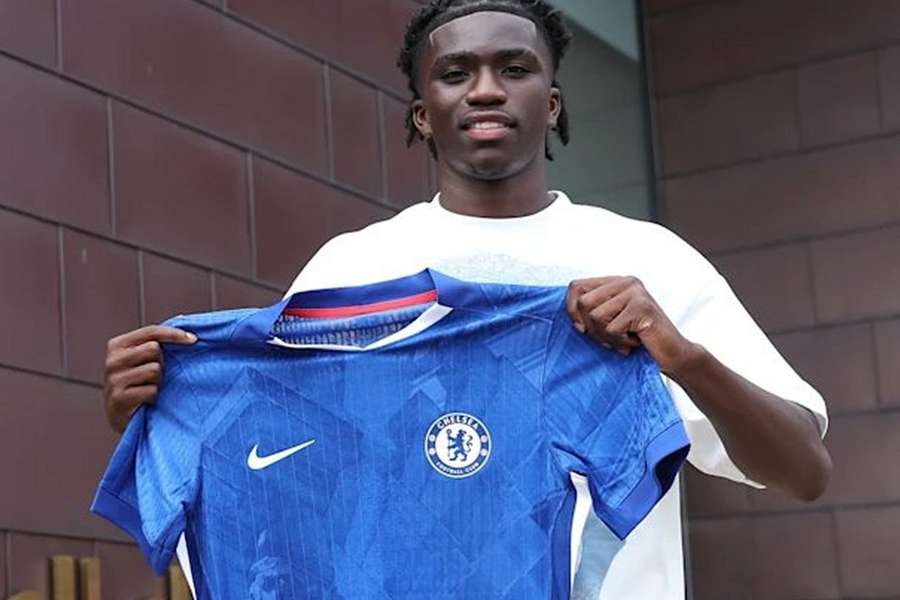 Ato Ampah renovou com o Chelsea