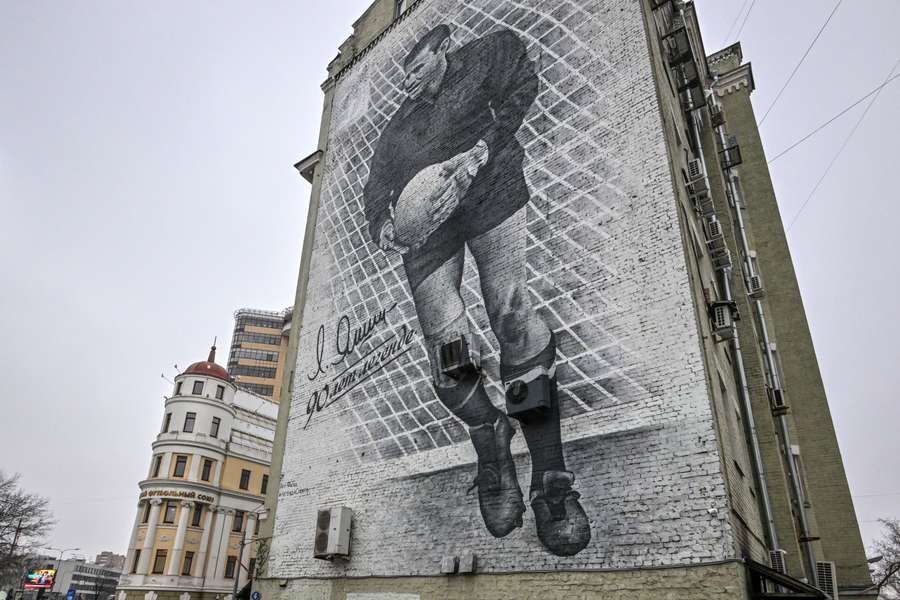 Mural de Lev Yashin no edifício da União de Futebol da Rússia