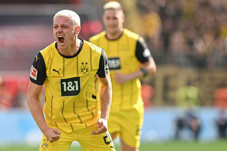 Dortmund beat Bayer Leverkusen 4-2 on Sunday 