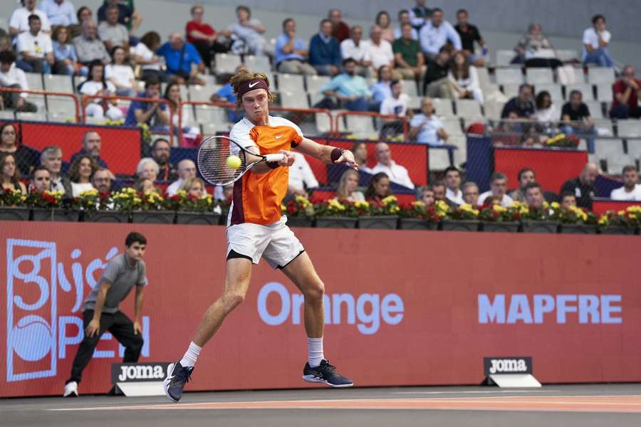 Andrey Rublev exhibe su carisma en el Gijón Open mientras Bautista queda eliminado