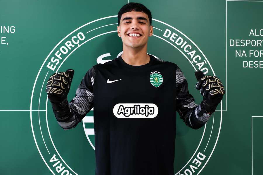 Martim Botão assinou o novo vínculo com o Sporting