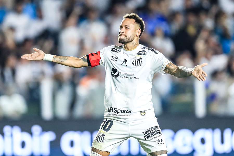 Neymar foi o melhor em campo no empate entre Santos e Flamengo Neymar foi o melhor em campo no empate entre Santos e Flamengo