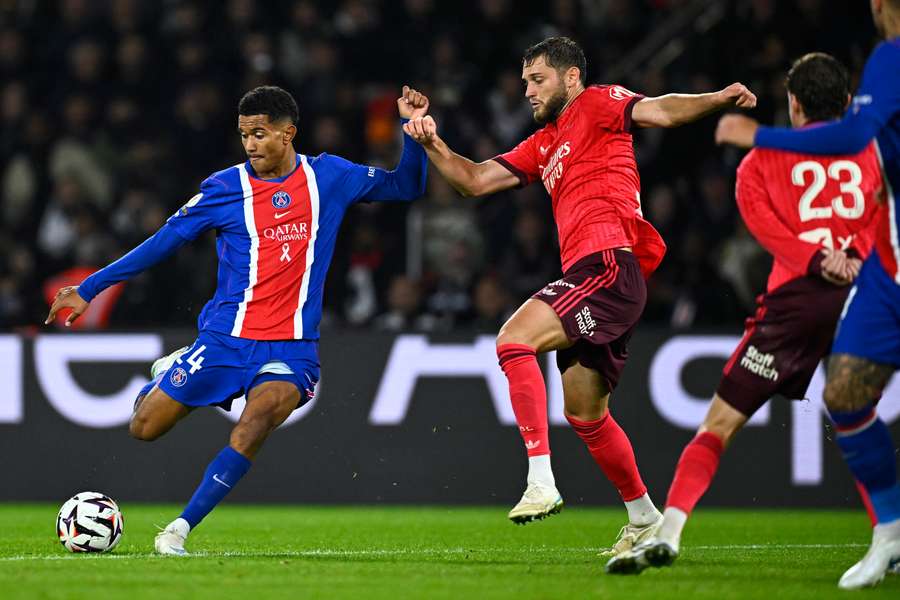 Le PSG fait sauter le verrou lyonnais et prend la tête de la Ligue 1
