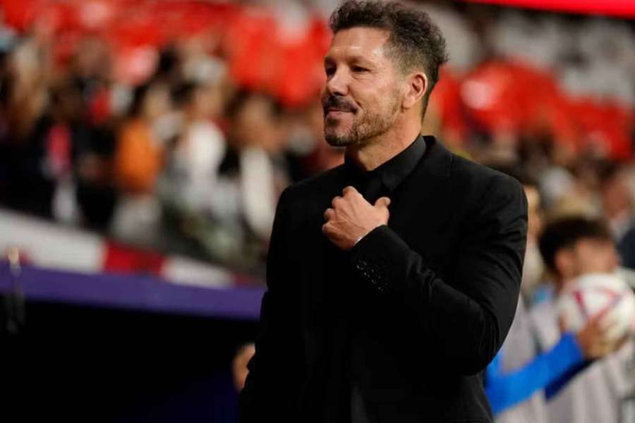 Žádné slitování s fanoušky, kteří házejí během utkání předměty na hřiště, by neměl trenér Atlétika Madrid Diego Simeone-