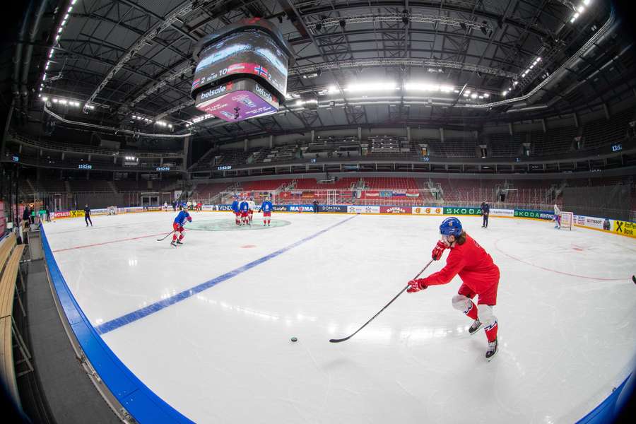 Češi si ve středu poprvé vyzkoušeli led Riga Areny.
