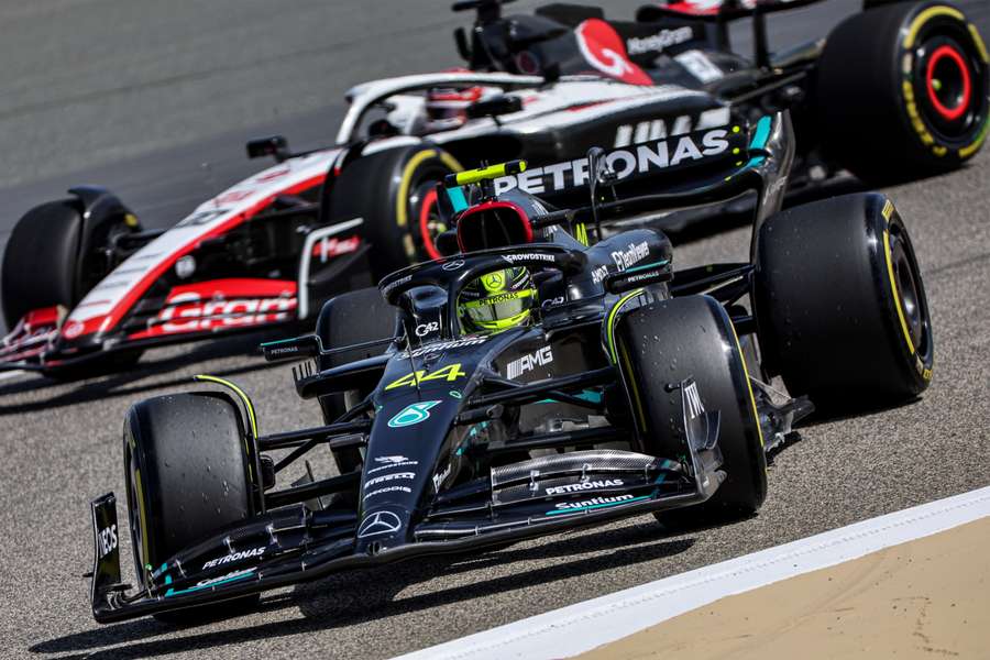 Lewis Hamilton garante que vai continuar a abordar os temas que considere pertinentes