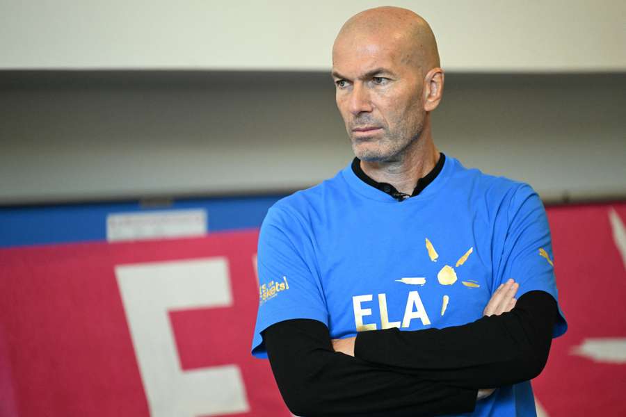Zidane by mal čoskoro prevziať francúzsku reprezentáciu. Zidane by mal čoskoro prevziať francúzsku reprezentáciu.