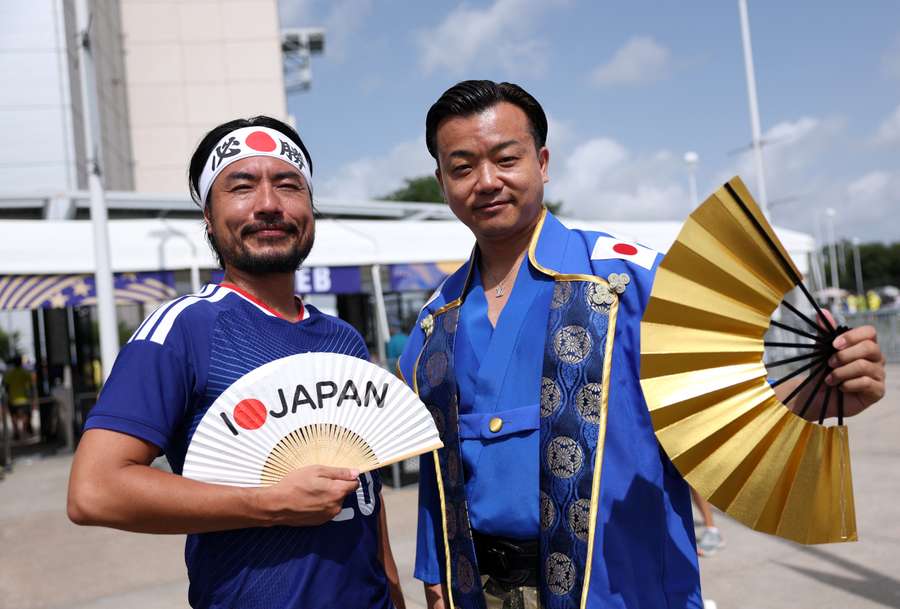 Torcedores japoneses e seus leques em Houston Torcedores japoneses e seus leques em Houston