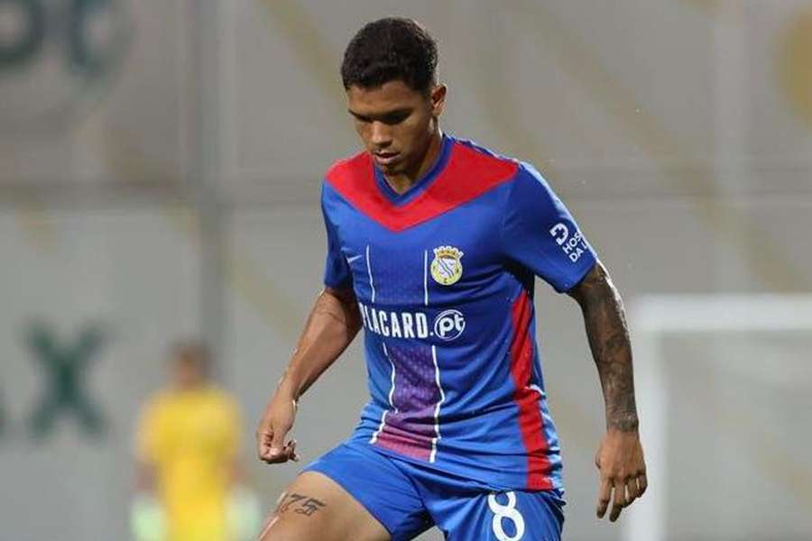 Alex Amorim de saída do Alverca