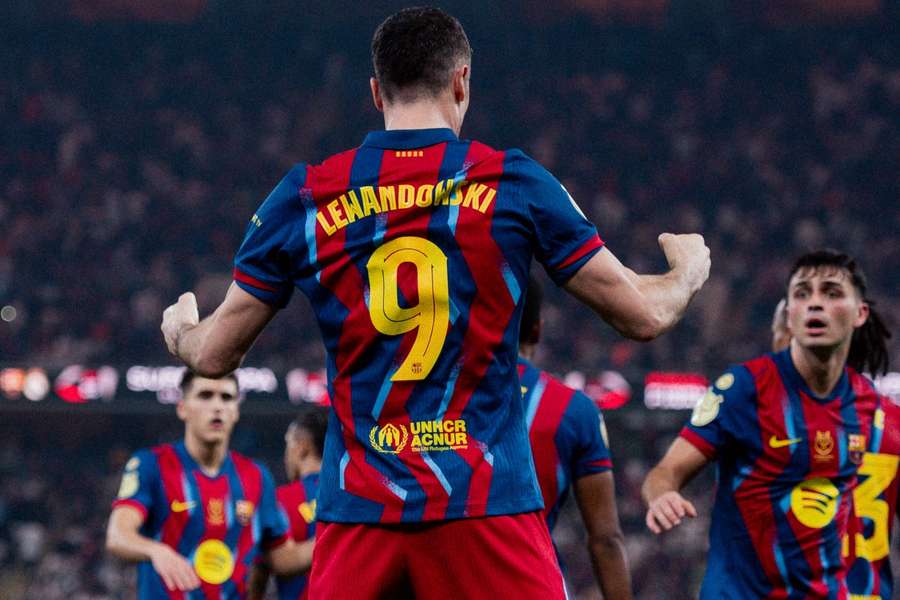 Lewandowski celebra su gol en la final de la Supercopa de España