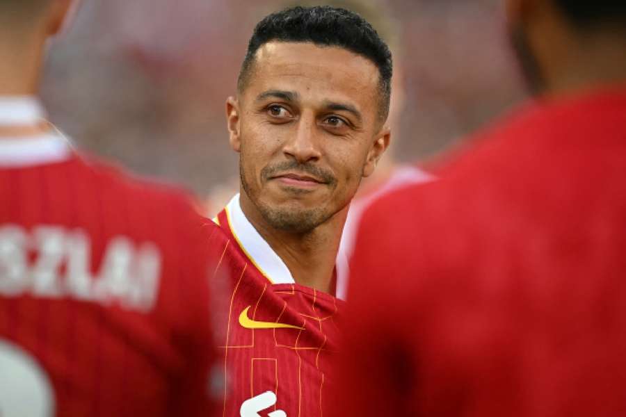 Thiago Alcântara estava sem clube desde o fim de junho, quando o Liverpool não renovou seu contrato