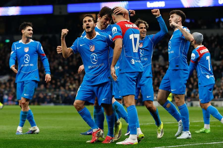 Los jugadores del Atleti celebran uno de sus goles ante el Tottenham en Champions