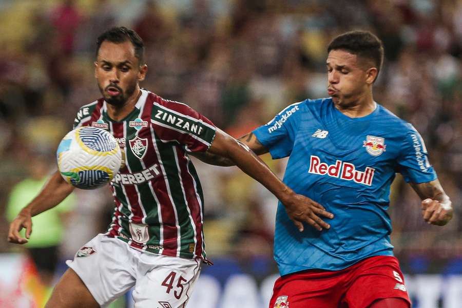 Lima marcou duas vezes no empate entre Flu e Massa Bruta