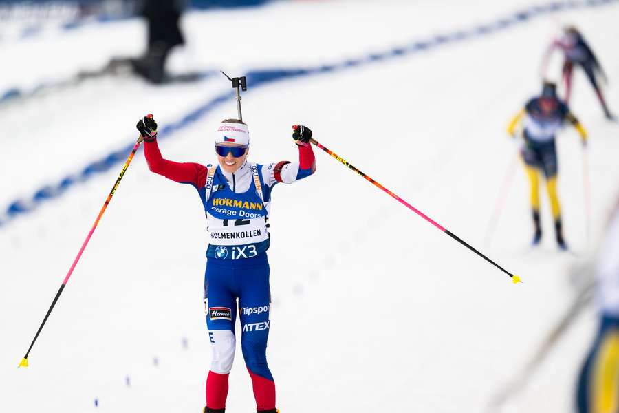 Tereza Voborníková v cíli závodu s hromadným startem v Oslu.