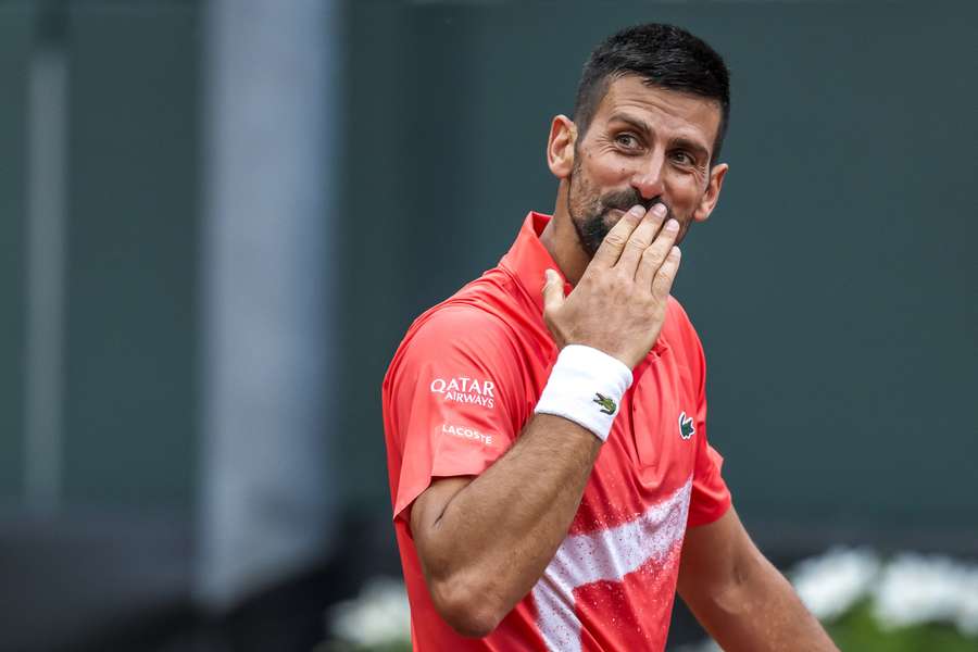 Djokovic sonríe con su triunfo ante Arnaldi en Ginebra