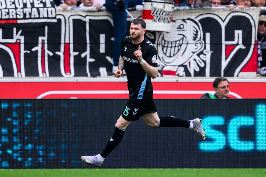 Burke vstřelil první gól Brém.