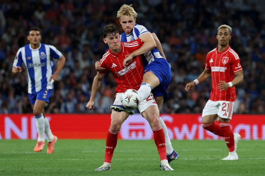 Nottingham Forest's Ryan Yates in action with FC Porto's Victor Froholdt 
