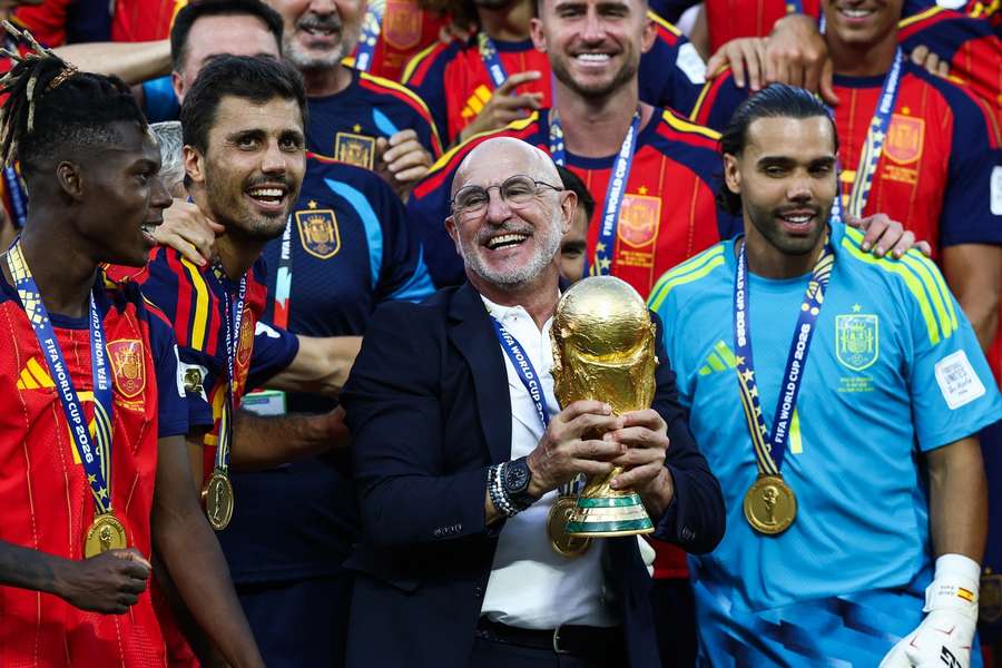 Spain coach Luis de la Fuente (center) celebrates 2026 World Cup title Spain coach Luis de la Fuente (center) celebrates 2026 World Cup title