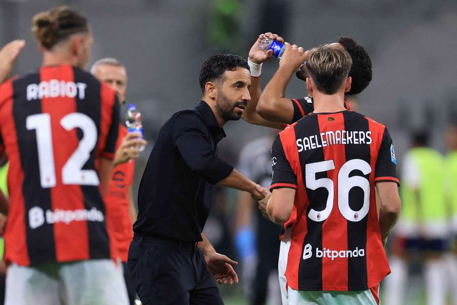 Amorim (centre) speaks to his players Amorim (centre) speaks to his players
